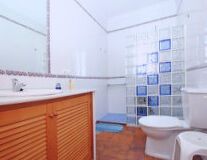 indoor, sink, wall, floor, plumbing fixture, bathtub, design, shower, tap, bathroom accessory